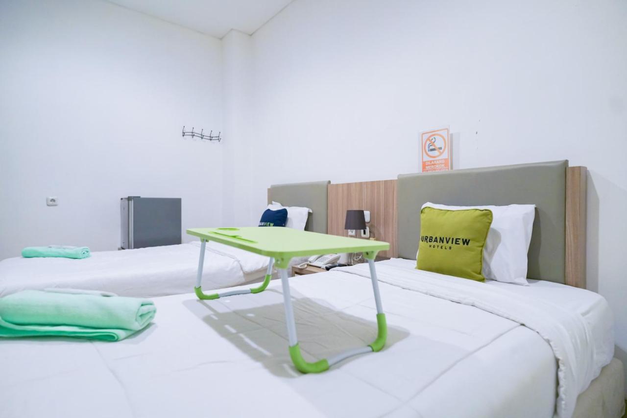 Urbanview Hotel Bes Mangga Besar By Reddoorz Jakarta Exterior photo