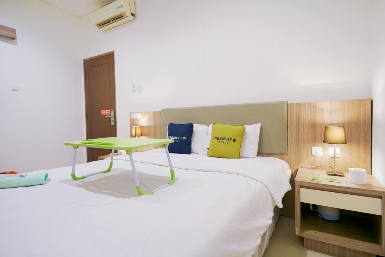Urbanview Hotel Bes Mangga Besar By Reddoorz Jakarta Exterior photo