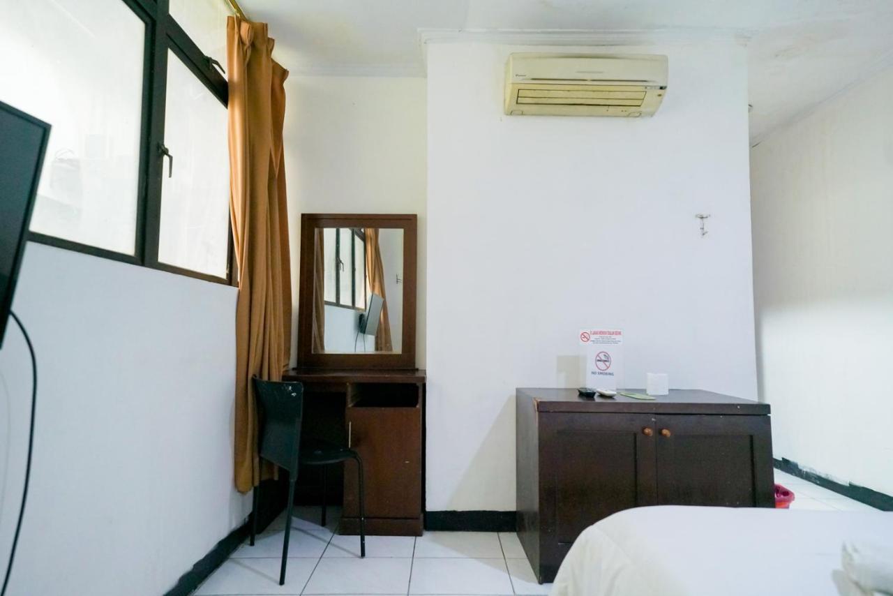 Urbanview Hotel Bes Mangga Besar By Reddoorz Jakarta Exterior photo