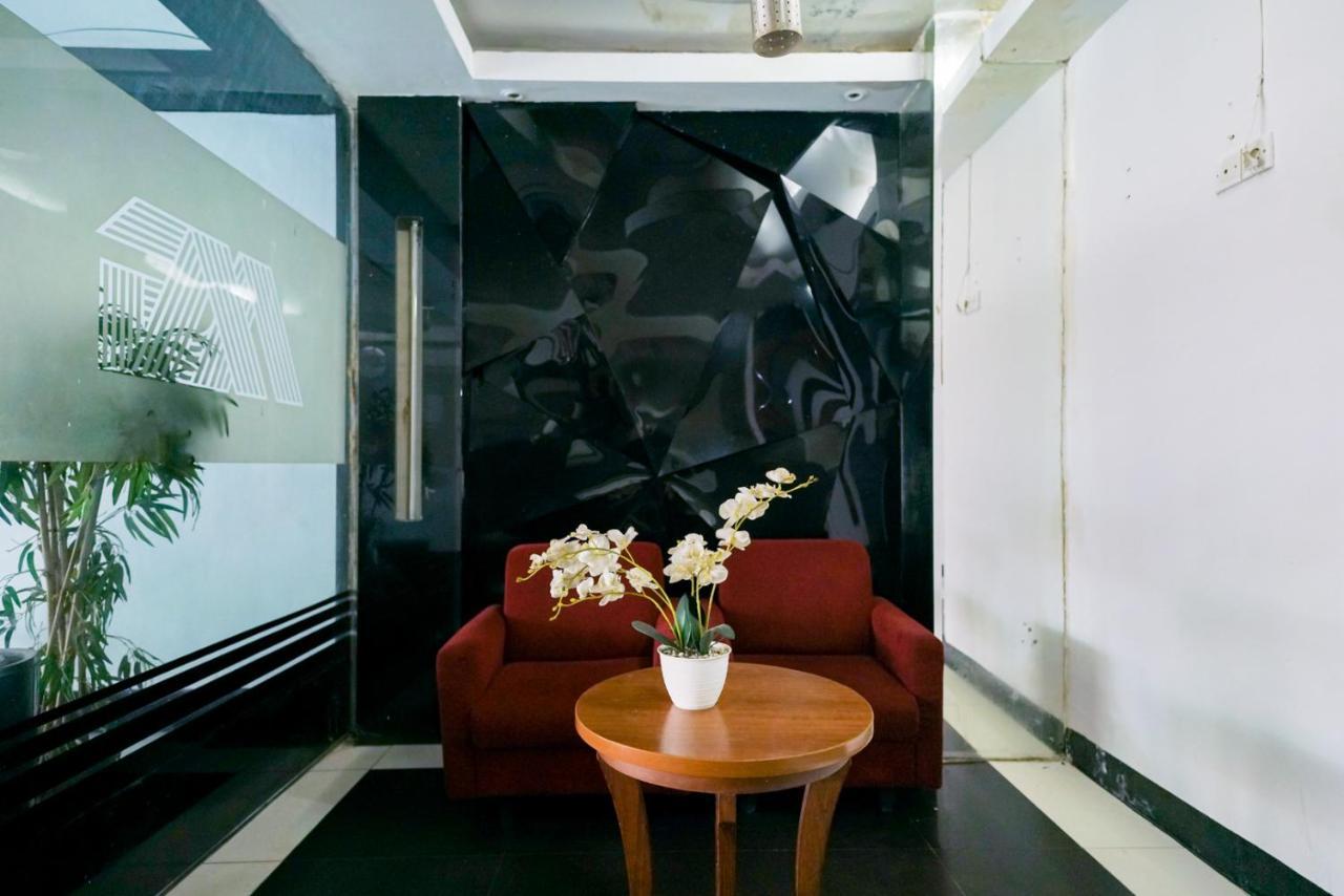 Urbanview Hotel Bes Mangga Besar By Reddoorz Jakarta Exterior photo