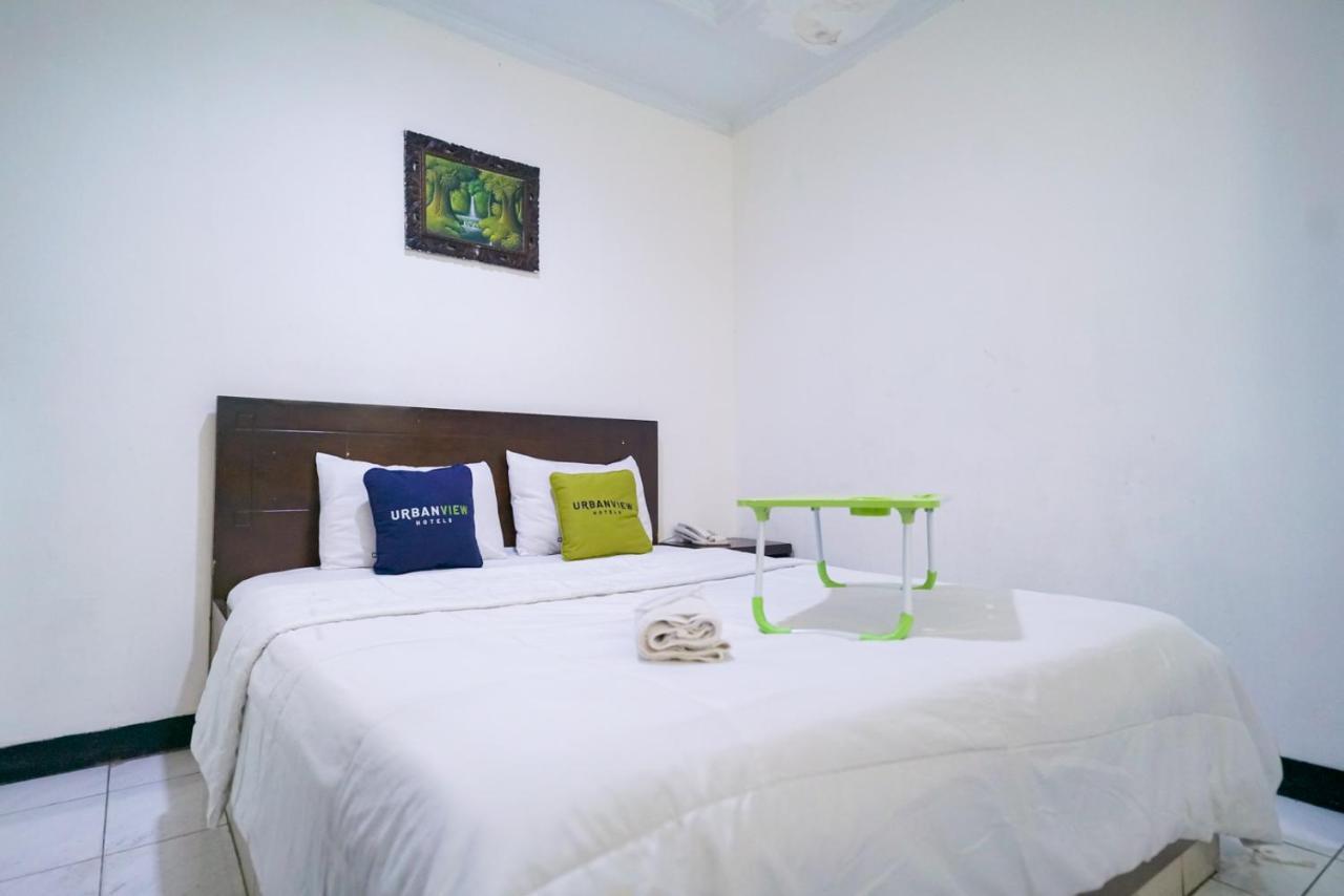 Urbanview Hotel Bes Mangga Besar By Reddoorz Jakarta Exterior photo