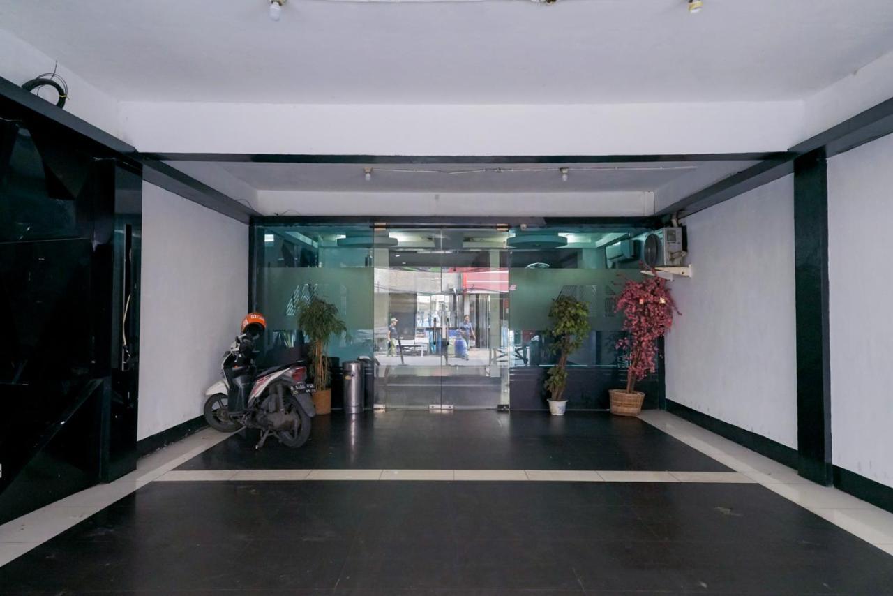 Urbanview Hotel Bes Mangga Besar By Reddoorz Jakarta Exterior photo