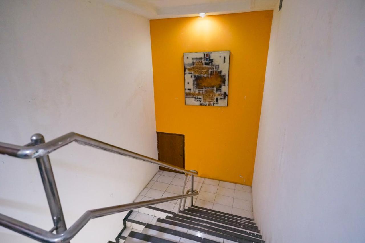 Urbanview Hotel Bes Mangga Besar By Reddoorz Jakarta Exterior photo