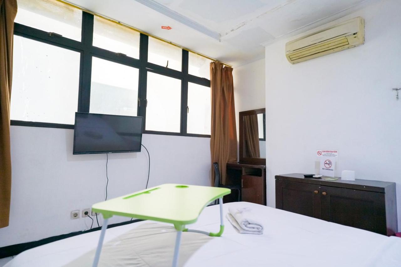 Urbanview Hotel Bes Mangga Besar By Reddoorz Jakarta Exterior photo