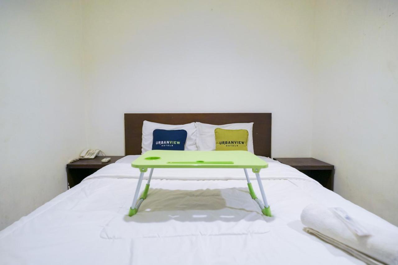 Urbanview Hotel Bes Mangga Besar By Reddoorz Jakarta Exterior photo