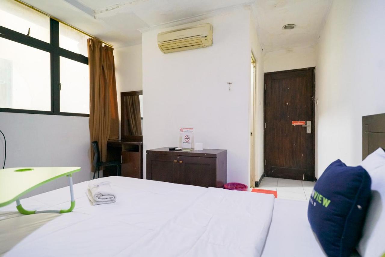 Urbanview Hotel Bes Mangga Besar By Reddoorz Jakarta Exterior photo