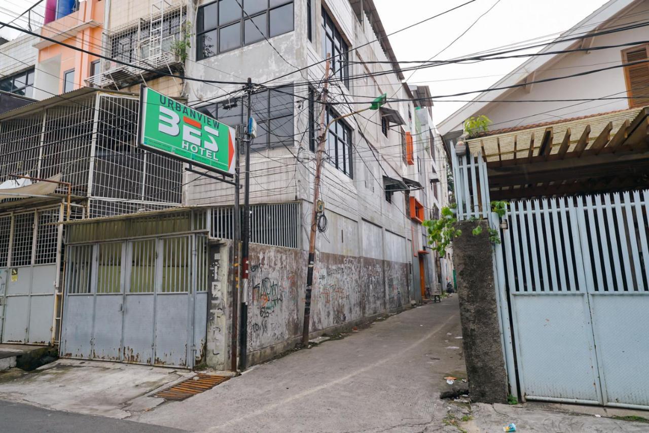 Urbanview Hotel Bes Mangga Besar By Reddoorz Jakarta Exterior photo