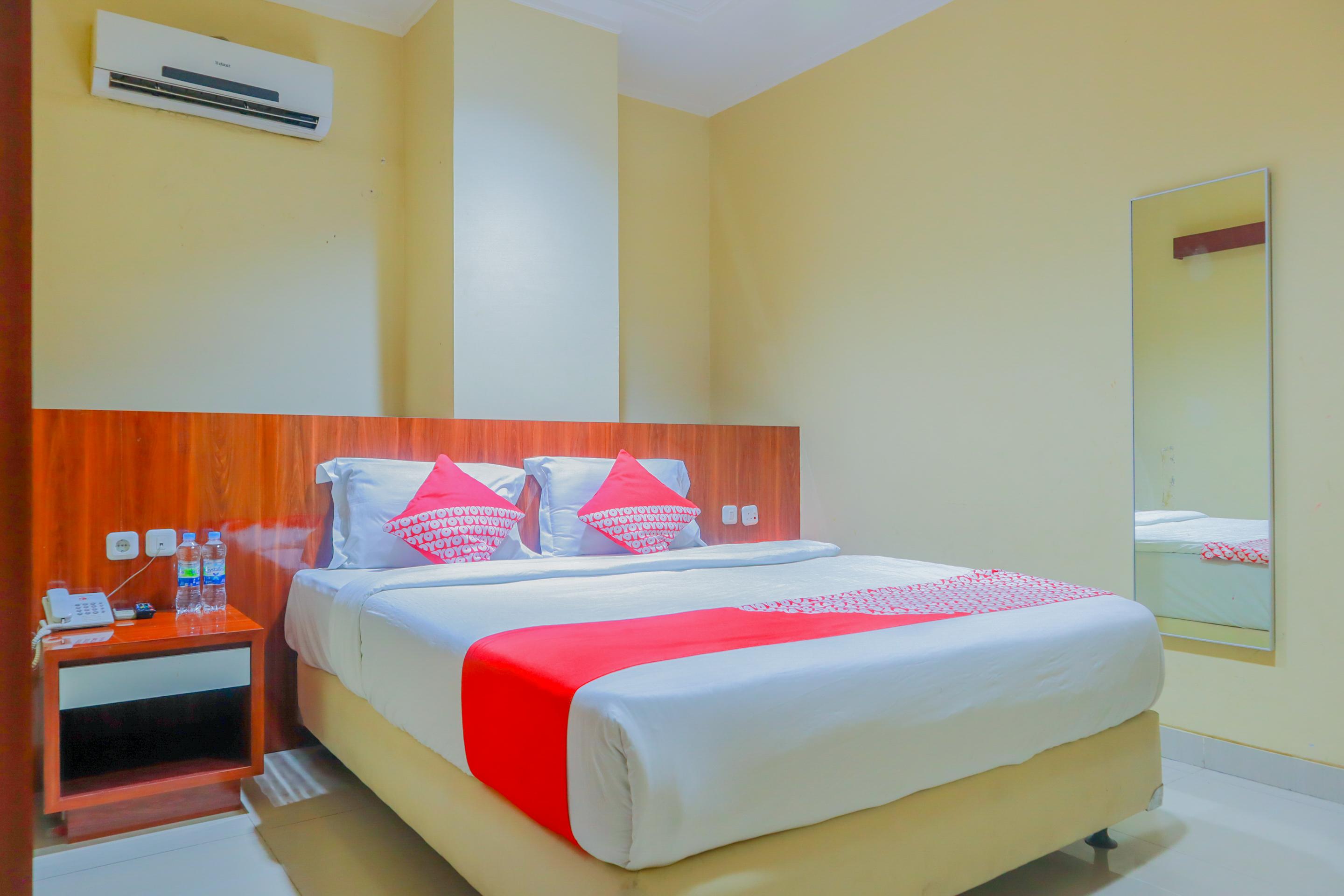 Urbanview Hotel Bes Mangga Besar By Reddoorz Jakarta Exterior photo