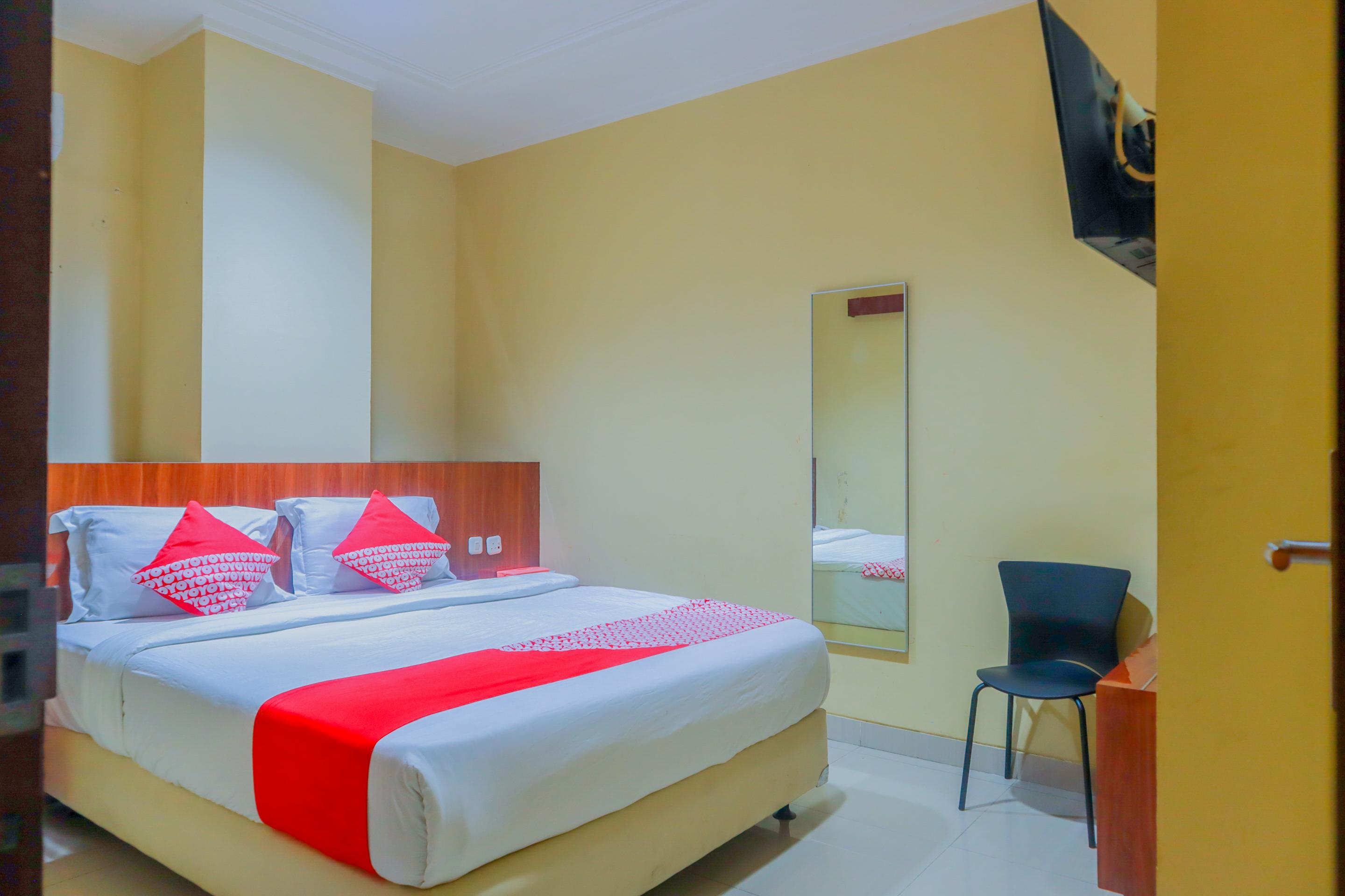 Urbanview Hotel Bes Mangga Besar By Reddoorz Jakarta Exterior photo