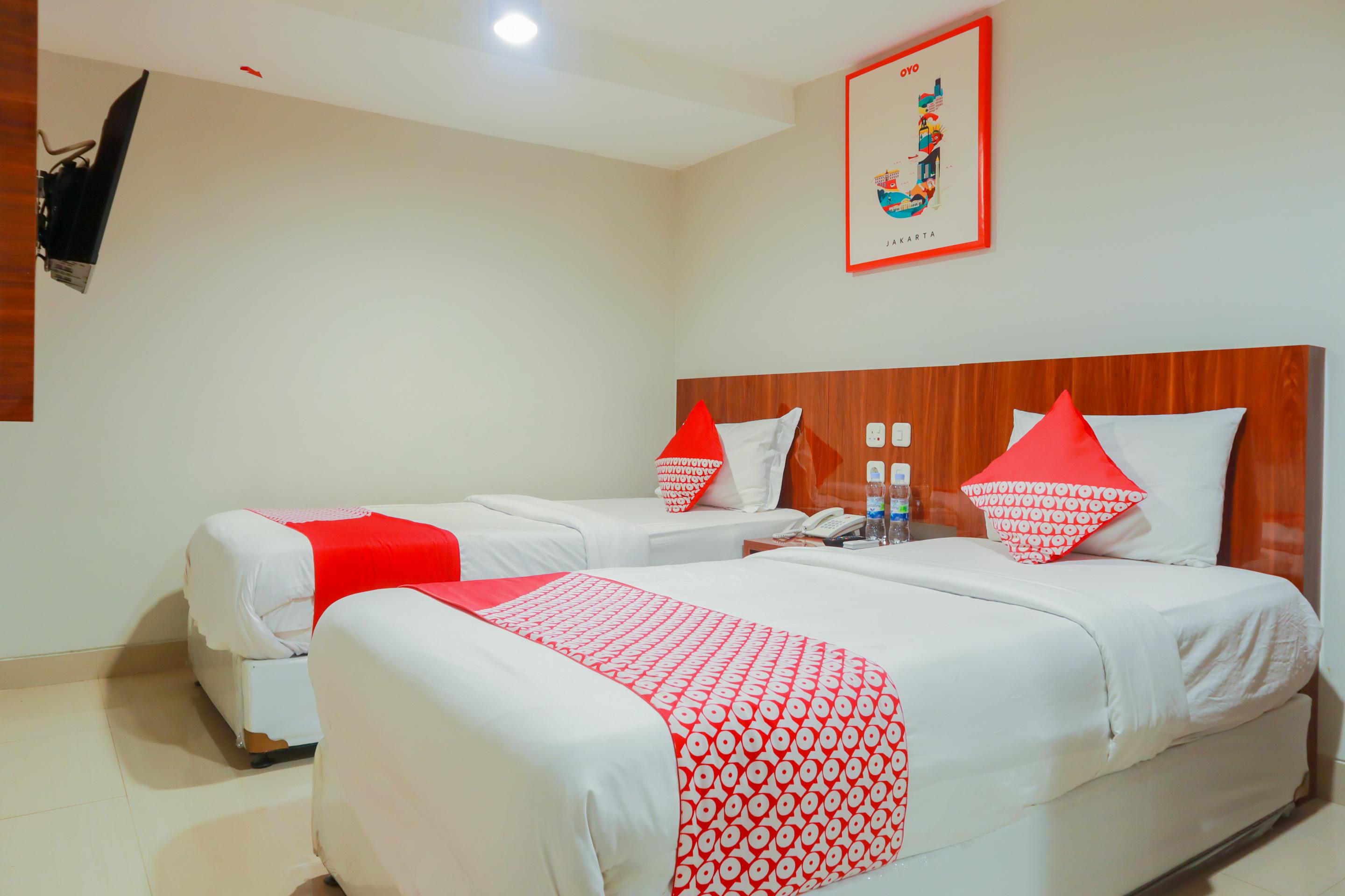 Urbanview Hotel Bes Mangga Besar By Reddoorz Jakarta Exterior photo