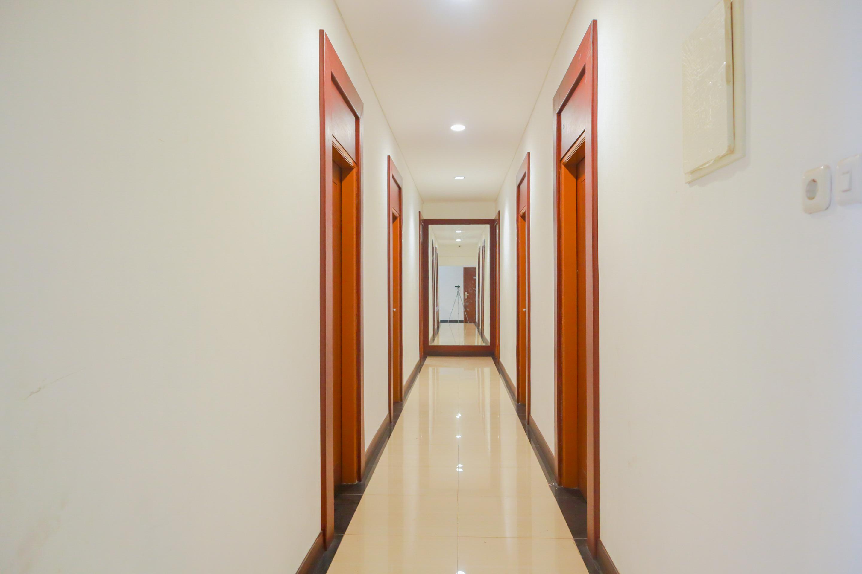 Urbanview Hotel Bes Mangga Besar By Reddoorz Jakarta Exterior photo