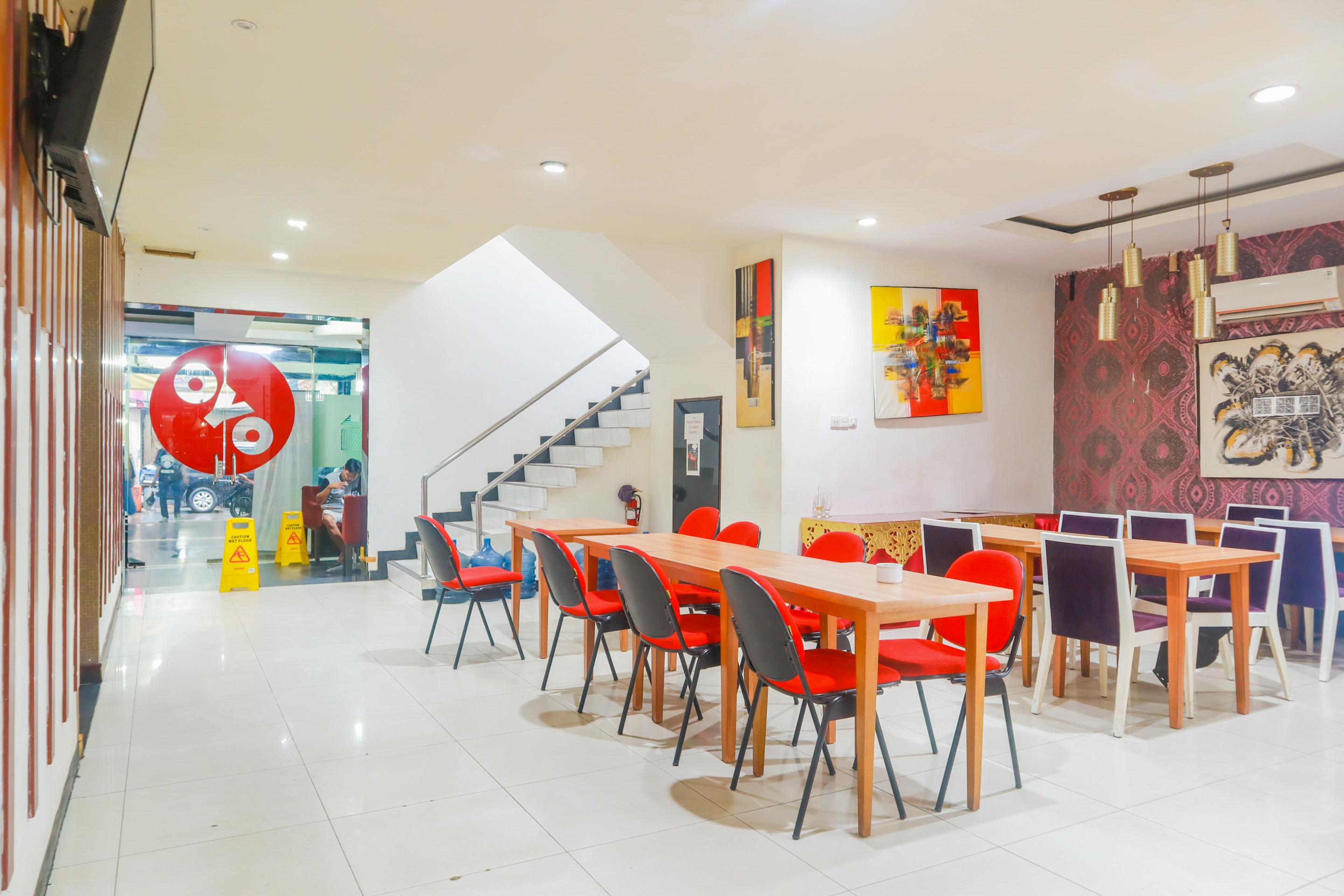 Urbanview Hotel Bes Mangga Besar By Reddoorz Jakarta Exterior photo