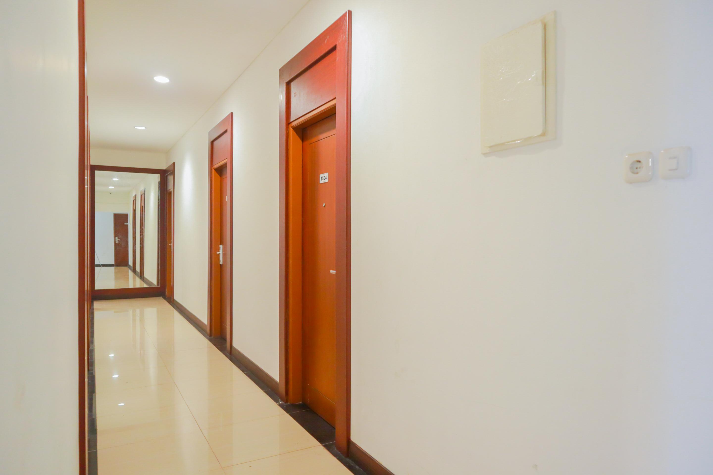 Urbanview Hotel Bes Mangga Besar By Reddoorz Jakarta Exterior photo