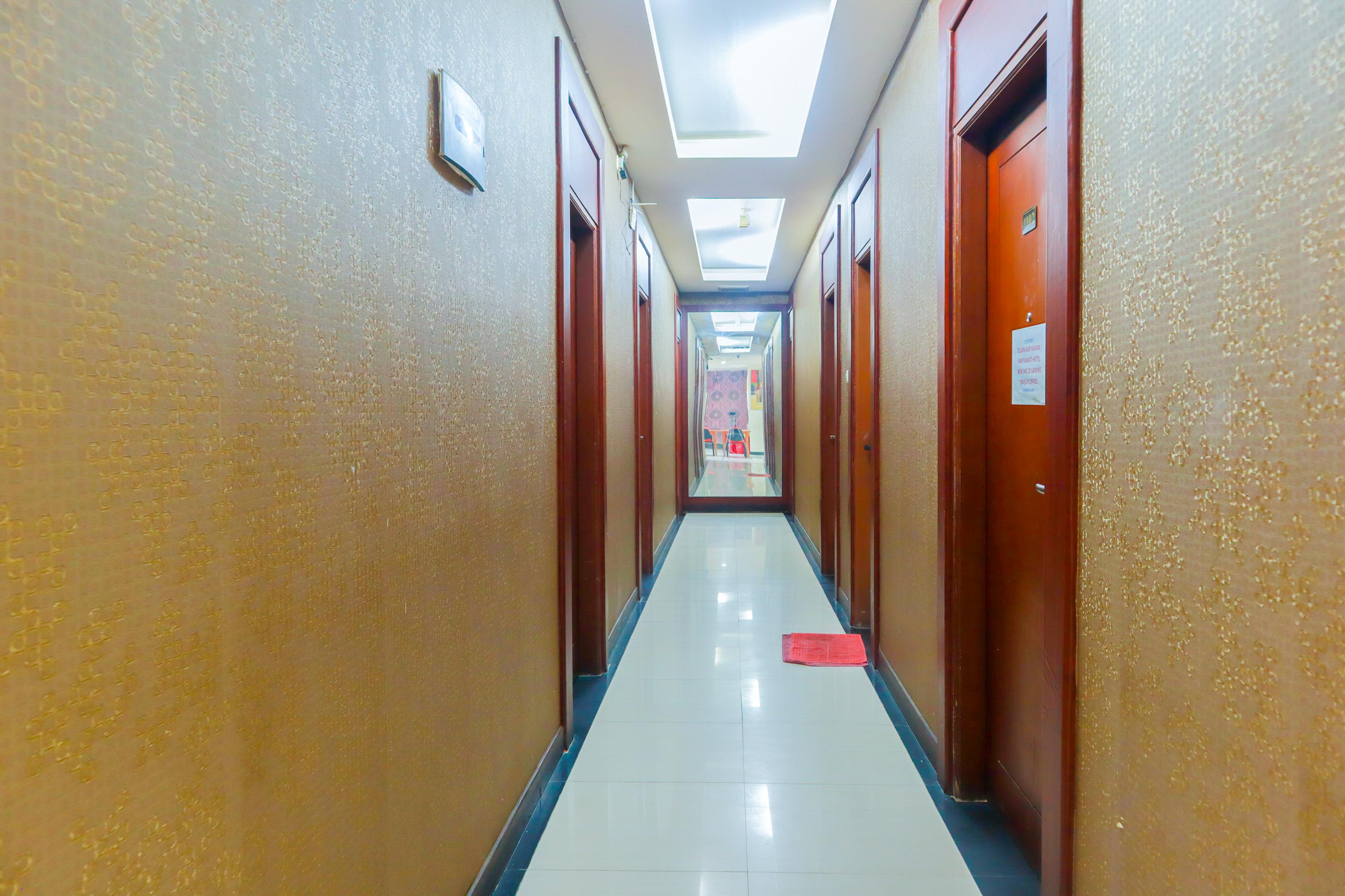 Urbanview Hotel Bes Mangga Besar By Reddoorz Jakarta Exterior photo
