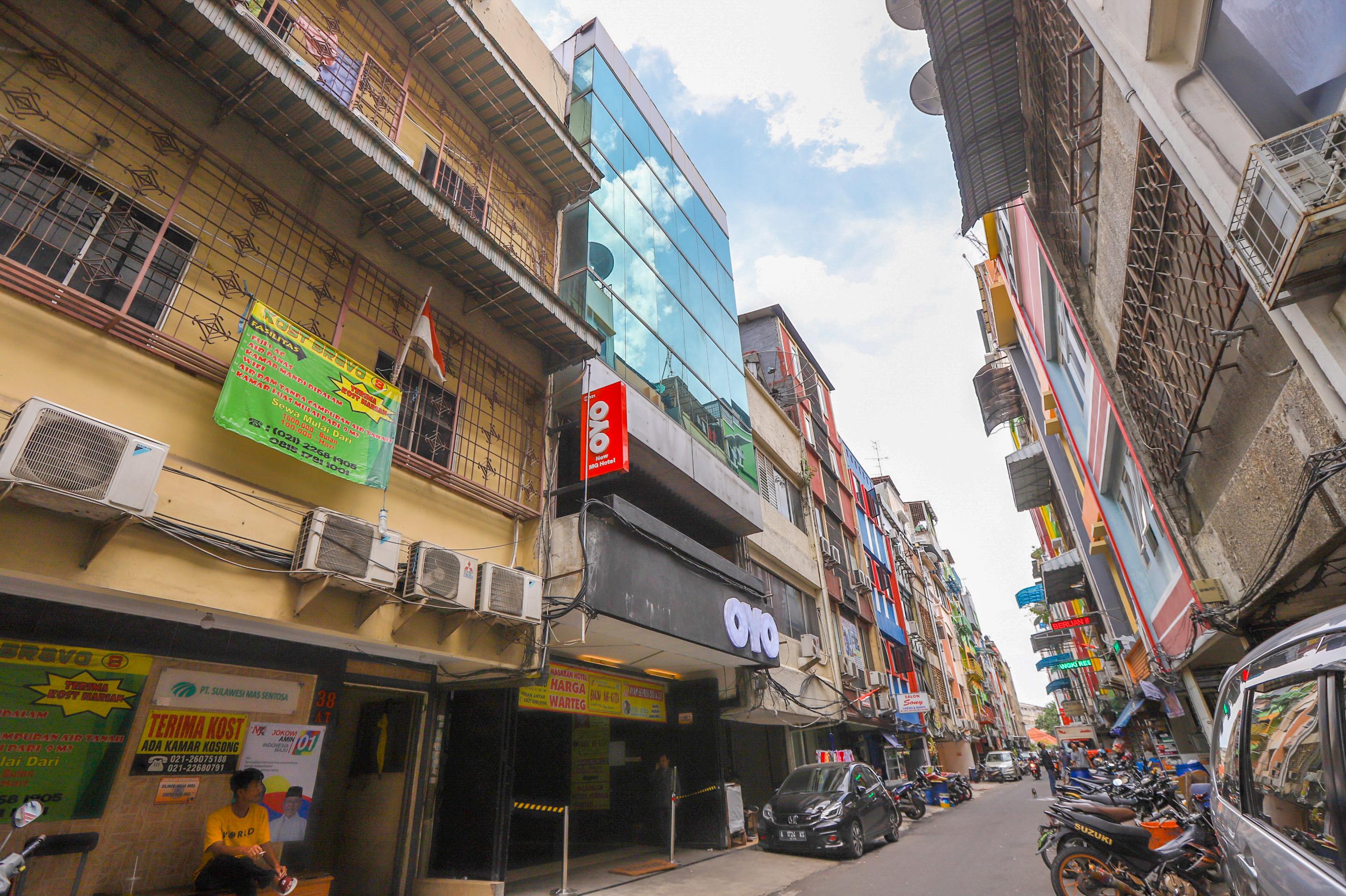 Urbanview Hotel Bes Mangga Besar By Reddoorz Jakarta Exterior photo
